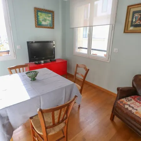 Bright Pied-a-terre Eiffel Tower 4 People *