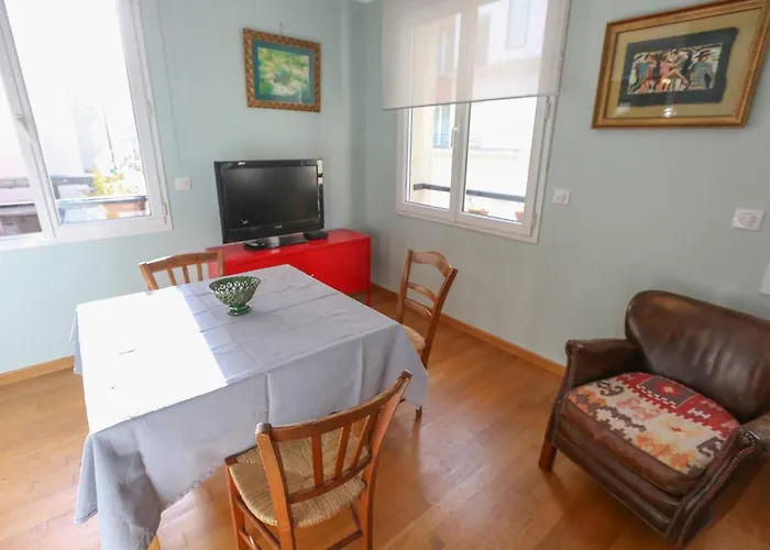 Bright Pied-a-terre Eiffel Tower 4 People *