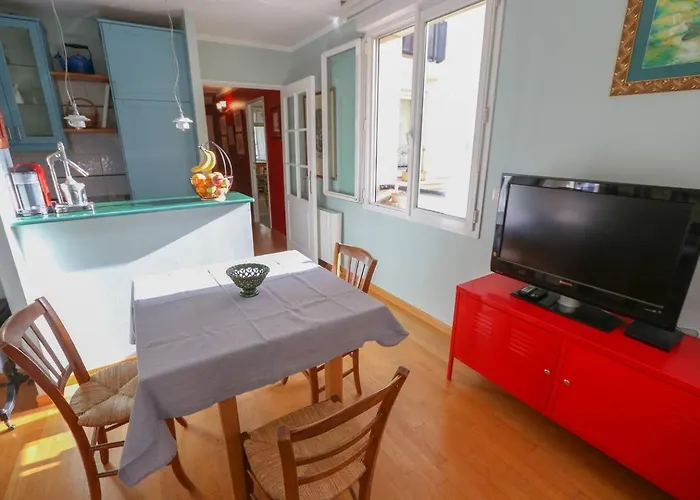 Bright Pied-a-terre Eiffel Tower 4 People * باريس