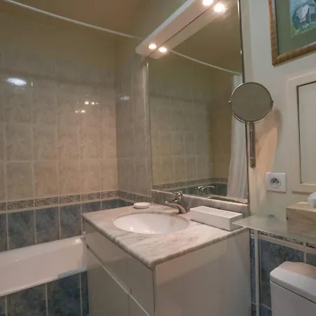 Bright Pied-a-terre Eiffel Tower 4 People Daire *